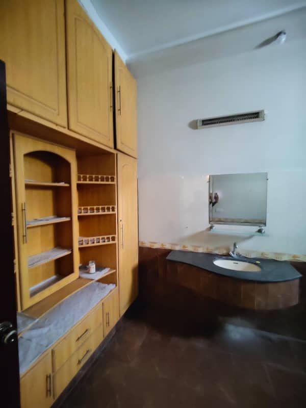 1 Kanal Upper Portion Available For Rent In Joher Town Lahore 13