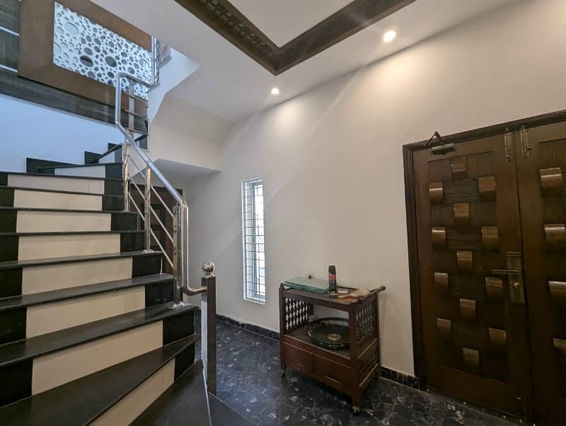 10 MARLA VIP Brand New Type Used House Double Story Available For Sale In Wapda Town Lahore 1