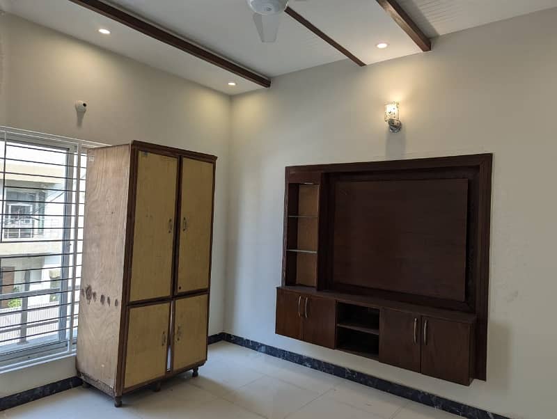 10 MARLA VIP Brand New Type Used House Double Story Available For Sale In Wapda Town Lahore 23