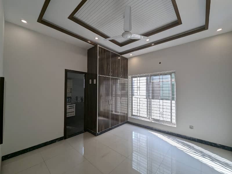 10 MARLA VIP Brand New Type Used House Double Story Available For Sale In Wapda Town Lahore 25