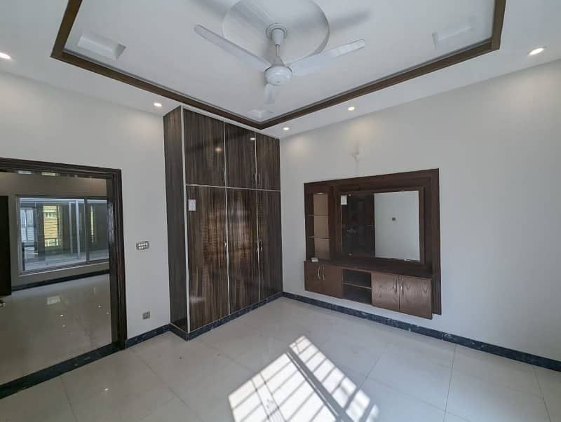 10 MARLA VIP Brand New Type Used House Double Story Available For Sale In Wapda Town Lahore 33