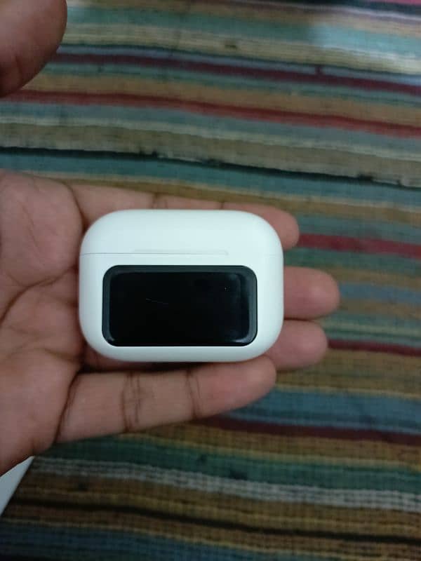 E9 airpods 4