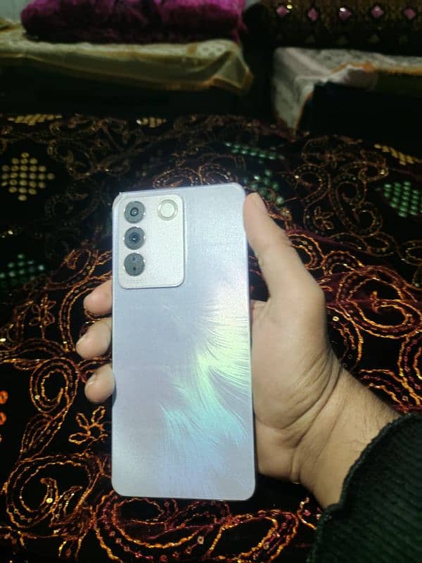 vivo v27e brand 1