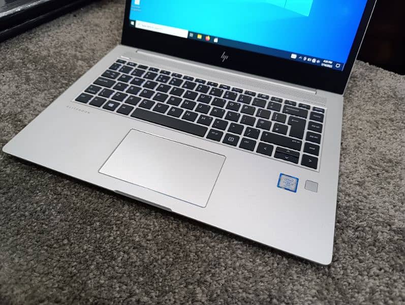 Hp Elitebook Folio 1040 G4 i7 7th gen with new logo 1