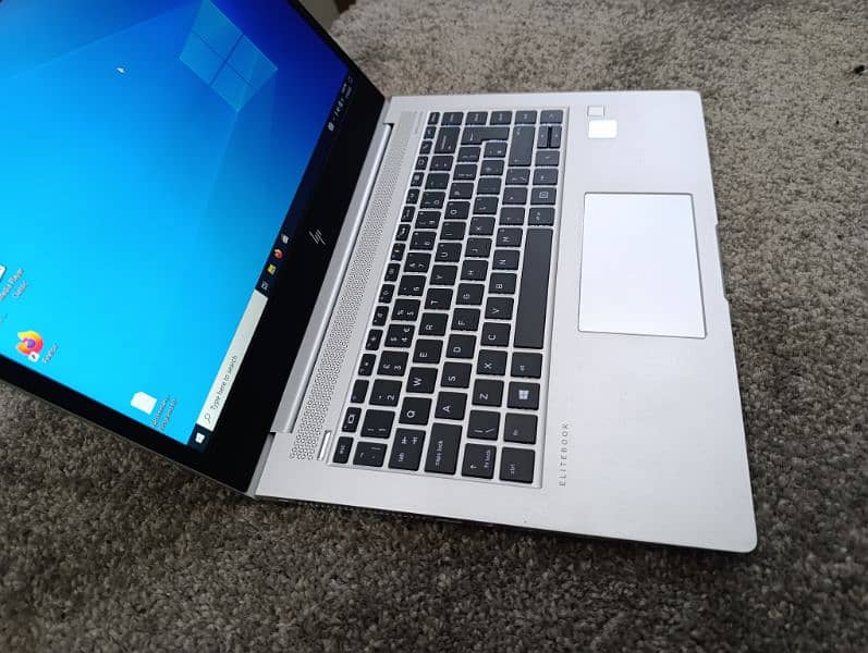 Hp Elitebook Folio 1040 G4 i7 7th gen with new logo 2