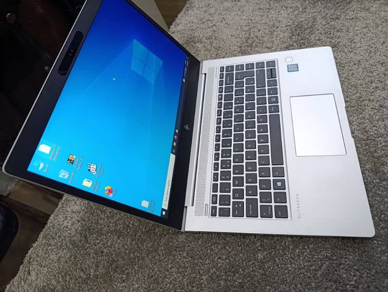 Hp Elitebook Folio 1040 G4 i7 7th gen with new logo 3