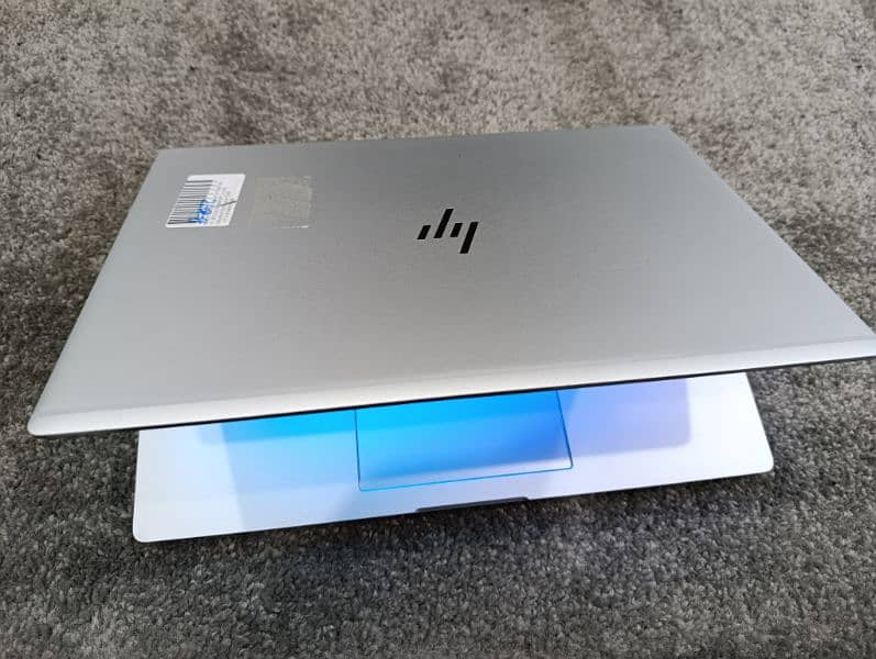 Hp Elitebook Folio 1040 G4 i7 7th gen with new logo 4