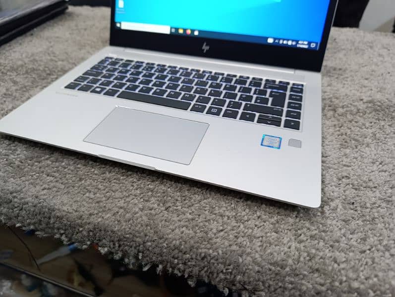 Hp Elitebook Folio 1040 G4 i7 7th gen with new logo 7