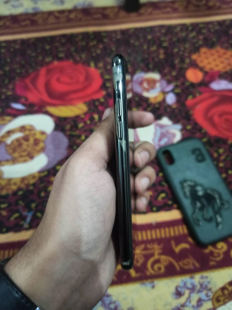 Apple iPhone XS 1