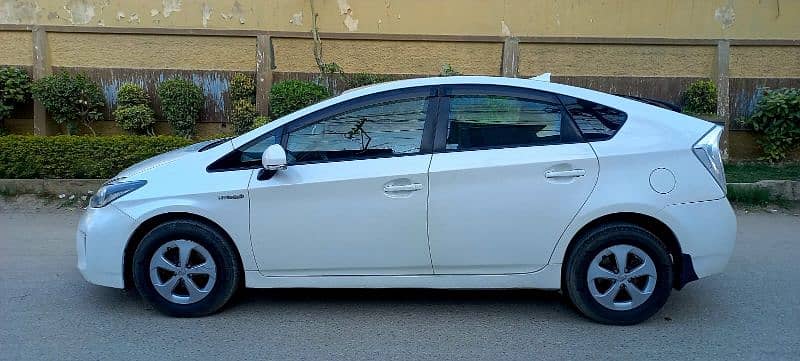 Toyota Prius 2014 3