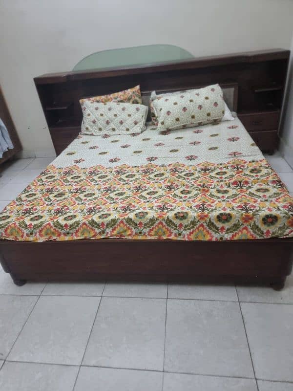 wooden bed in good condition 0