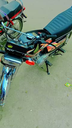 Honda 125 black coloure totally original  03201463140