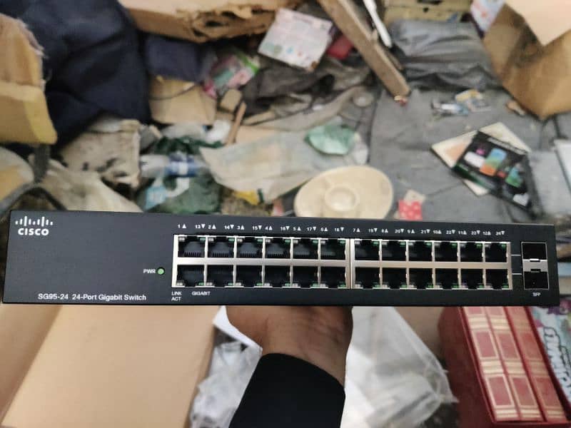 cisco SG9524  24 port switch 0