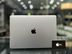 Macbook Air M1 Chip 8/512GB 5 Cycles used only