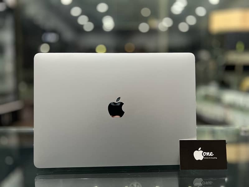 Macbook Air M1 Chip 8/512GB 5 Cycles used only 0