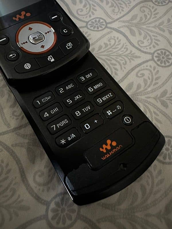 Sony Ericsson W900i 8