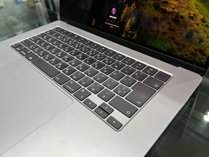 Macbook Air M2 Chip 15inch 8/256GB 6