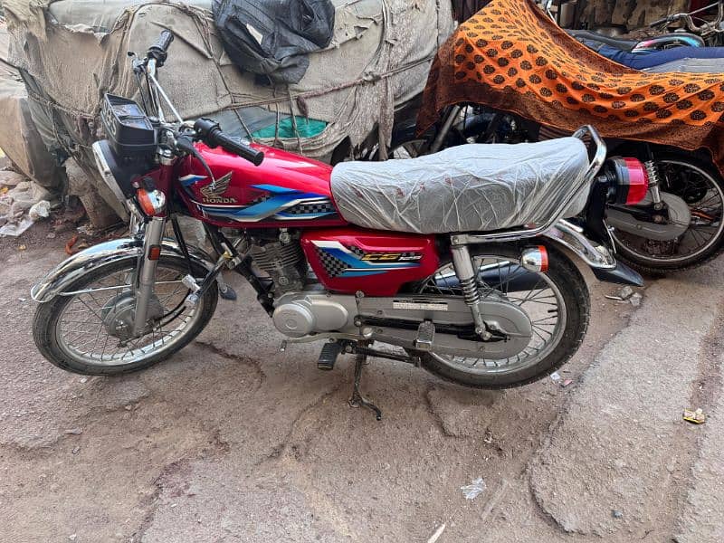 Honda 125 bike ok hai is number per contact Karen 03122865302 0