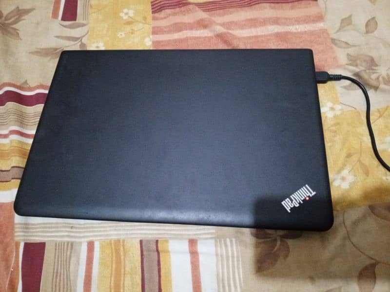 Lenovo E550 with charger 2