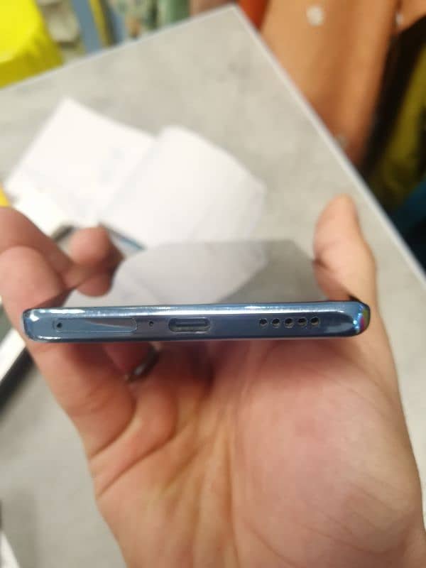 Vivo V30e 4