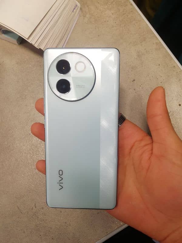 Vivo V30e 5