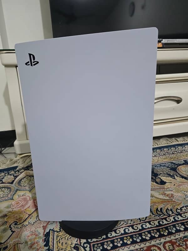 PLAY STATION 5 WITH BOX AND GAMES CONTROLLER 4