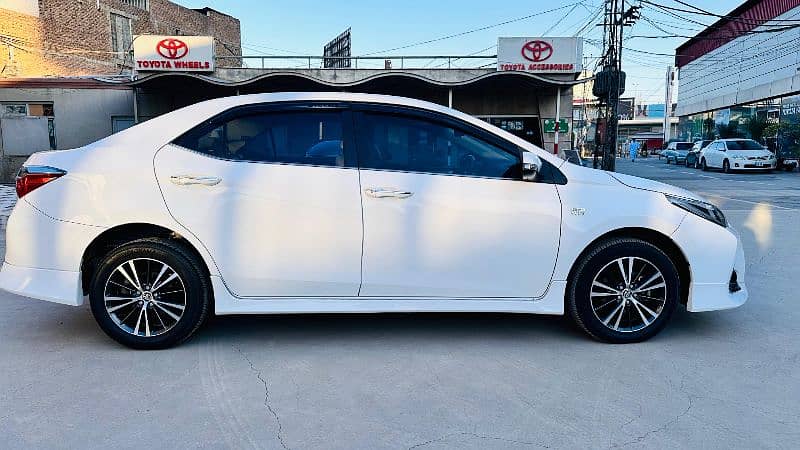 Toyota Altis Grande 2018 4