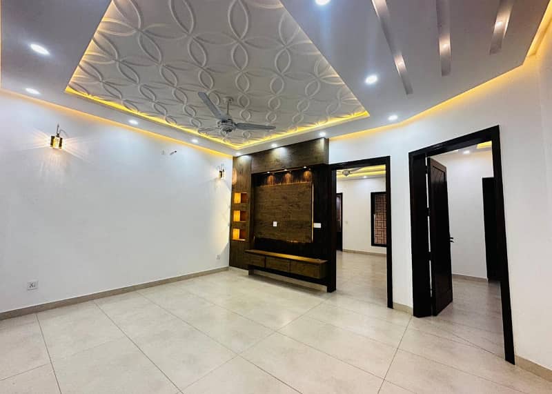 10 Marla Spanish House for sale in Paragon City lahore 5