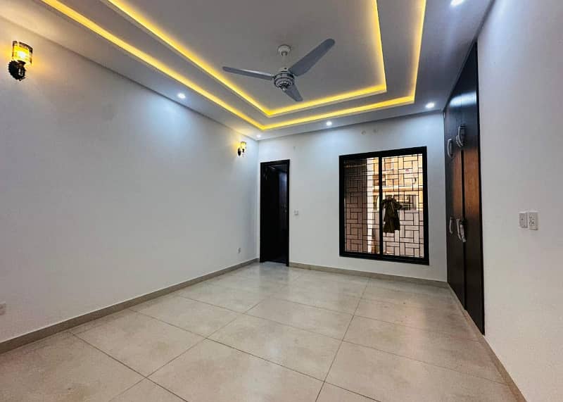 10 Marla Spanish House for sale in Paragon City lahore 7