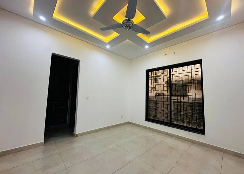 10 Marla Spanish House for sale in Paragon City lahore 9