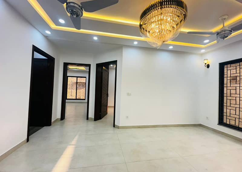 10 Marla Spanish House for sale in Paragon City lahore 11