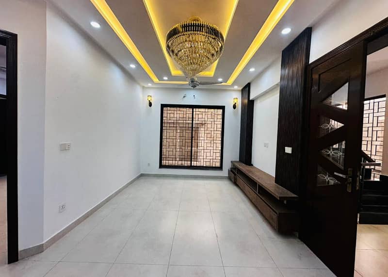 10 Marla Spanish House for sale in Paragon City lahore 14