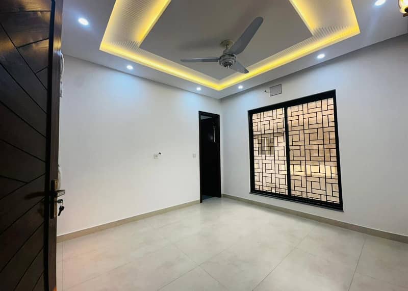 10 Marla Spanish House for sale in Paragon City lahore 17