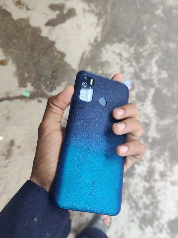 Tecno spark 5 pro 4-64 all ok with box . need cash 5