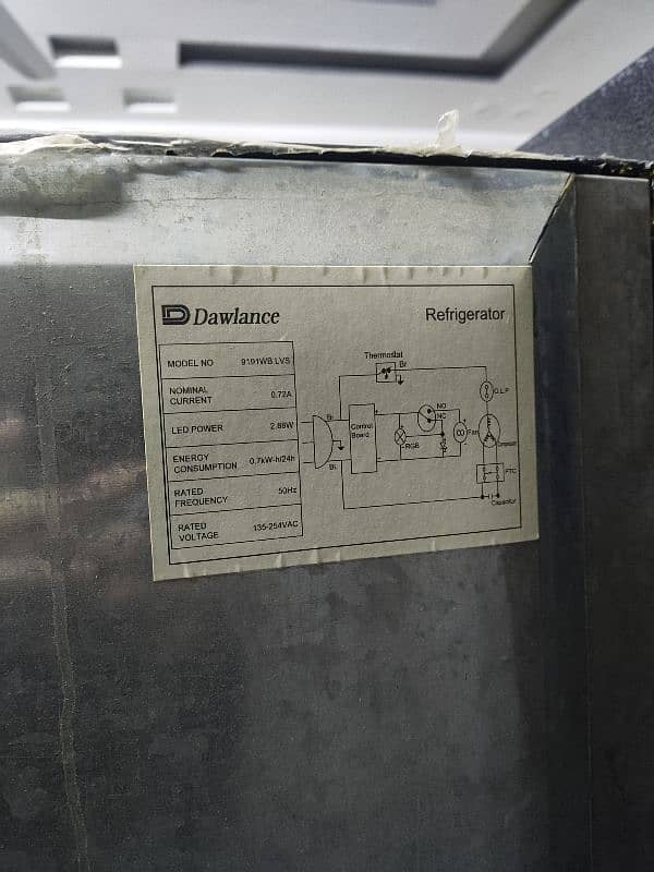 Dawlence full size refrigerator in mint condition 3