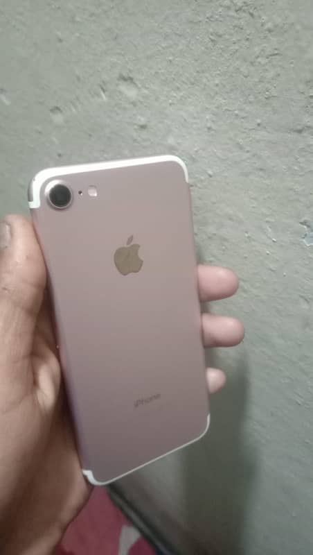 iPhone 7 128GB pta approved  good Battery Health  100 new condition 0