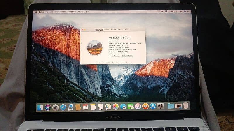 Macbook pro model 2017 screen tora crack hai 3