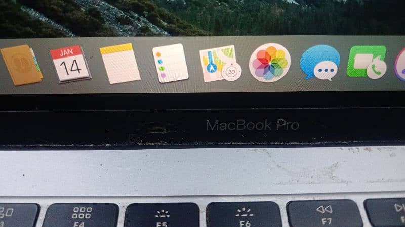 Macbook pro model 2017 screen tora crack hai 6