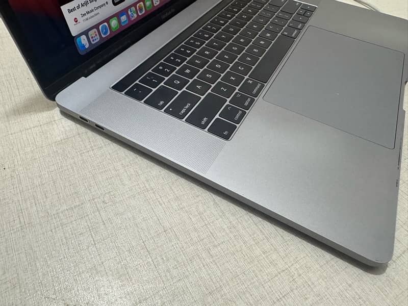 MACBOOK PRO 2017 | 15.4 INCH | TOUCHBAR 1