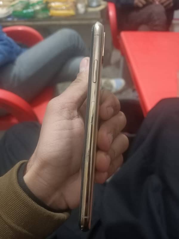 iPhone XS max whaid box  Exang poicebaul 2