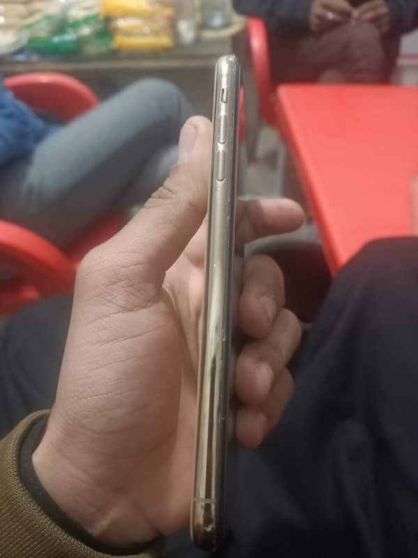 iPhone XS max whaid box  Exang poicebaul 3