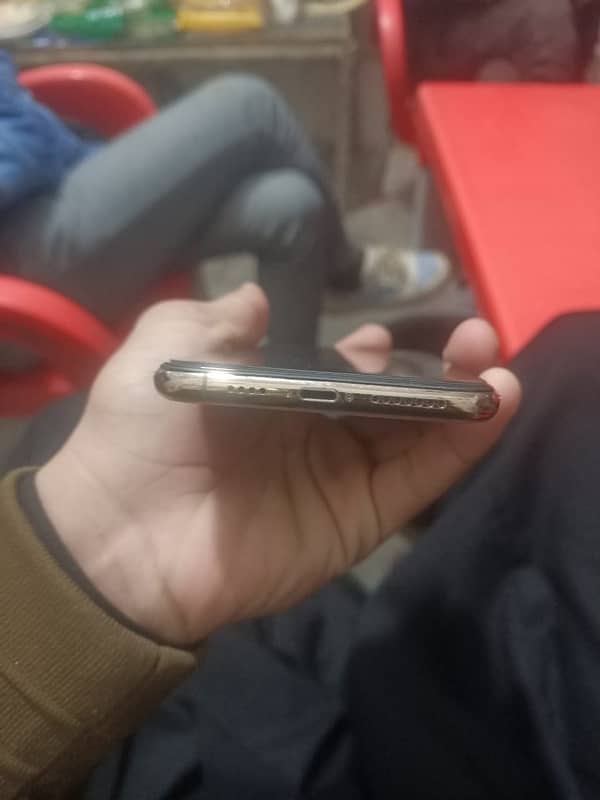 iPhone XS max whaid box  Exang poicebaul 5