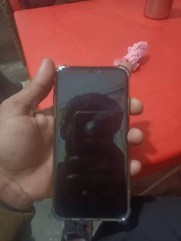 iPhone XS max whaid box  Exang poicebaul 6