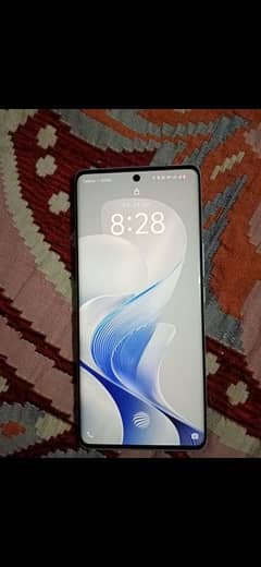 vivo v40. . . . just 20 days used. . . 11 months warranty main hy