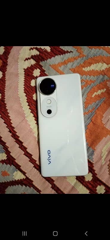 vivo v40. . . . just 20 days used. . . 11 months warranty main hy 1