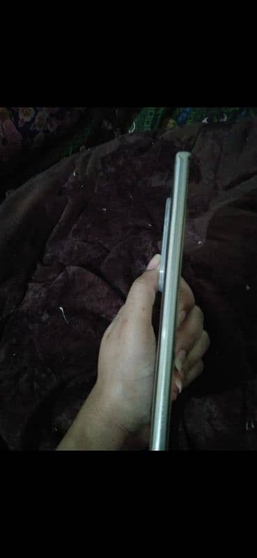 vivo v40. . . . just 20 days used. . . 11 months warranty main hy 2