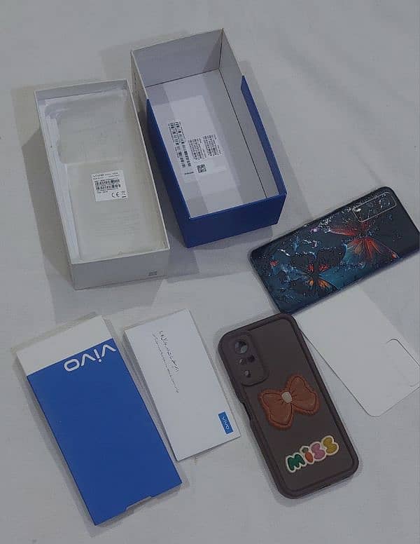 vivo y31 4/128 daba charger Sath he full box 8