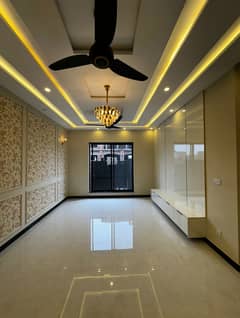 10 Marla Beautifully designed house For Rent In Park View City Lahore.