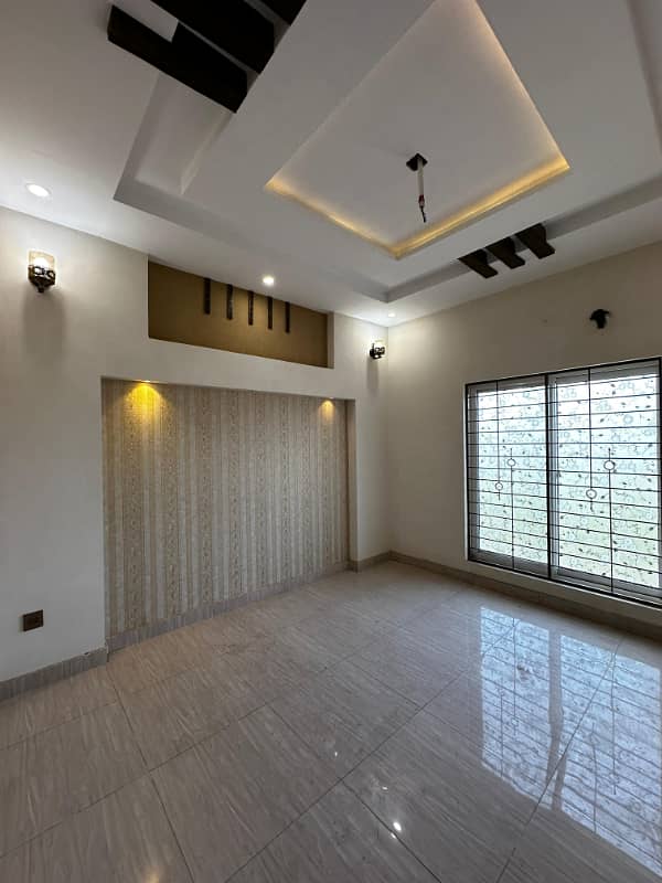 10 Marla Brand New Lower Portion For Rent In Park View City Lahore. 3