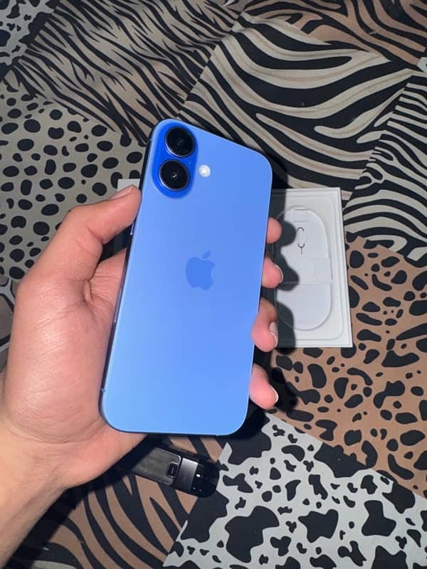 Iphone 16 blue 6